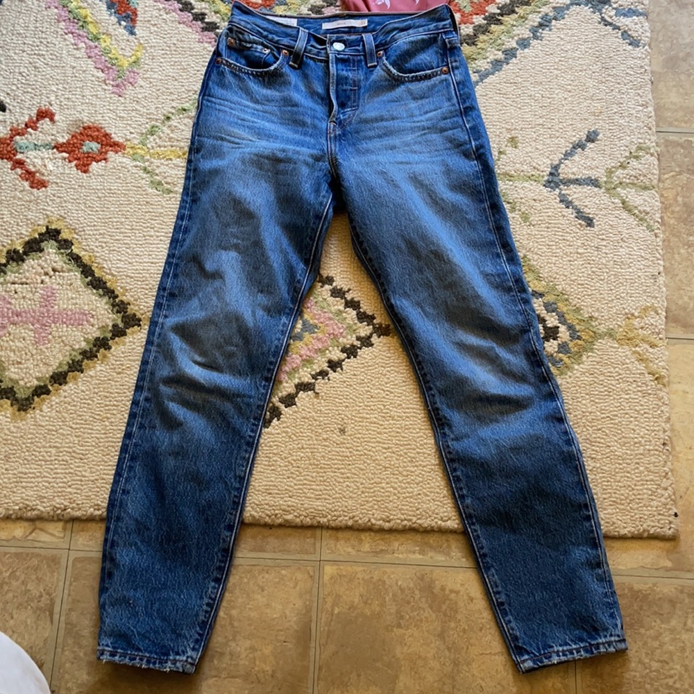 Levis Wedgie (never worn)